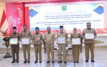 Dinas Pendidikan Provinsi Riau Menerima Piagam Kepatuhan Pelayanan Publik 2024 dari Ombudsman RI