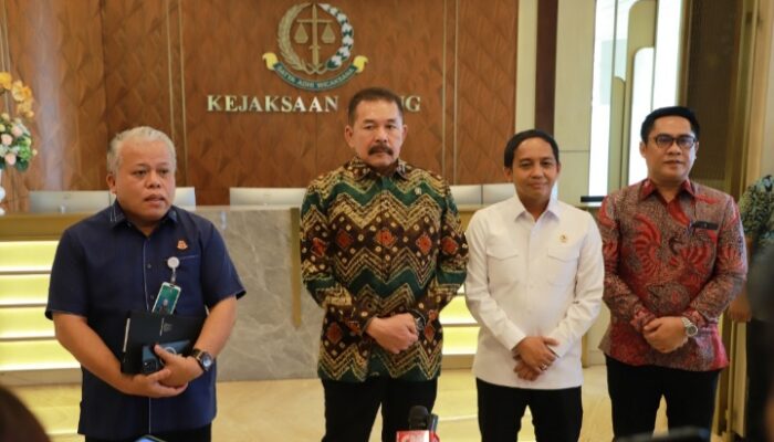 Jaksa Agung St Burhanuddin Terima Kunjungan Mentri Kehutanan Raja Juli Antoni