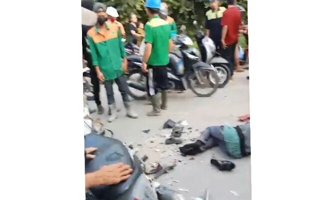 Dua Sepeda Motor Beradu Kambing, Karyawan PT. CMMS dan Anaknya Mengalami Luka Serius