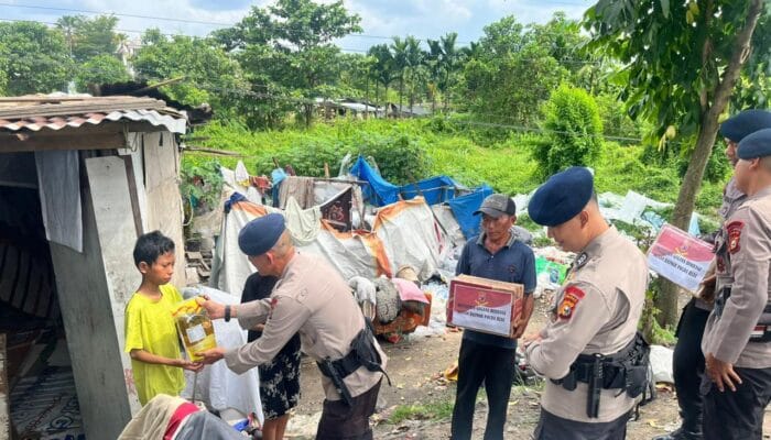 IMG-20250509-WA0013-700x400 Program berbagi Detasemen Gegana, Berikan Paket Sembako dan Penanaman Pohon