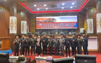 Kontroversi Paripurna DPRD Pekanbaru: Kuorum Dipertanyakan, AKD Langgar Aturan, Anggota Pakai Kaos βEMIRATESβ”