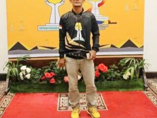 Ade Monchai Sentil Bupati Siak: “Jangan Ulangi Kesalahan Gaya Pemimpin Pencitraan!