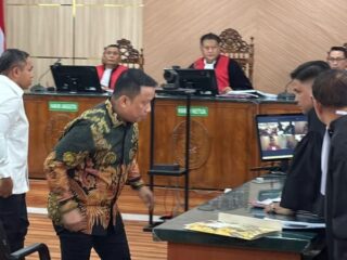 Sidang Perdana Abdul Wahid Disorot, Dakwaan Berpotensi “Obscuur Libel”?