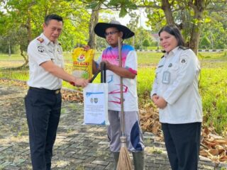 Tebar Kepedulian, Rutan Siak Bagikan Bantuan Sosial kepada Masyarakat