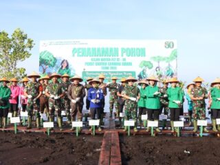 Persit KCK Berkarya, Pangdam XIX/Tuanku Tambusai dan Ketua Persit KCK Daerah XIX/Tuanku Tambusai Pimpin Tanam Mangrove di Bengkalis