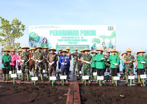 Persit KCK Berkarya, Pangdam XIX/Tuanku Tambusai dan Ketua Persit KCK Daerah XIX/Tuanku Tambusai Pimpin Tanam Mangrove di Bengkalis