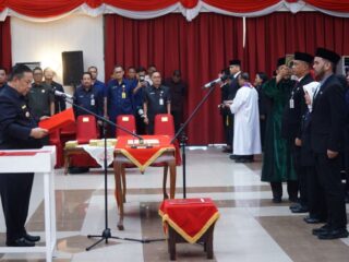 Plt Gubri Lantik 77 Kepala Sekolah Negeri di Riau