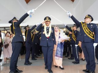Purnabakti Maizar: Kepala Kanwil Ditjenpas Riau Dilepas dengan Prosesi Adat Pedang Pora