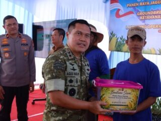 Pangdam XIX/Tuanku Tambusai Hadiri Panen Raya Jagung Serentak di Pekanbaru
