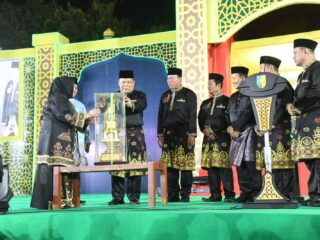 Serahkan Piala Bergilir, Kasmarni Tegaskan Bengkalis Siap Jemput Kembali Gelar Juara