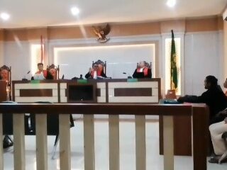 Hakim Hentikan Pembacaan Uraian Alat Bukti Elektronik, Keluarga Bayu Laporkan Perkembangan Persidangan ke Komisi Yudisial (Bag29)