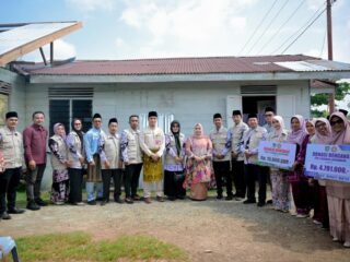 Bupati Kasmarni Serahkan Bantuan Korban Puting Beliung di Desa Api-Api, Tegaskan Pemerintah Hadir di Tengah Masyarakat