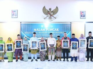 Bupati Kasmarni Terima Penghargaan MUI Bengkalis atas Komitmen Membangun Kemaslahatan Umat