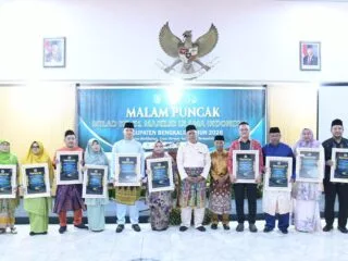 Bupati Kasmarni Terima Penghargaan MUI Bengkalis atas Komitmen Membangun Kemaslahatan Umat
