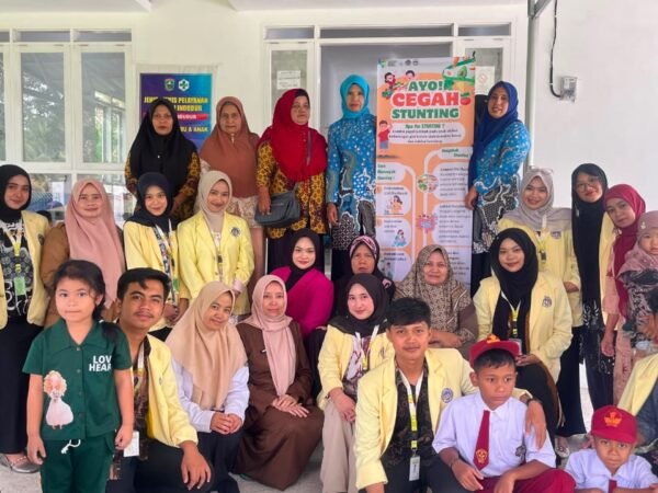 Mahasiswa KKN UNP Nagari Indudur Laksanakan Edukasi Pencegahan Stunting Berbasis Aplikasi Augmented Reality (AR)