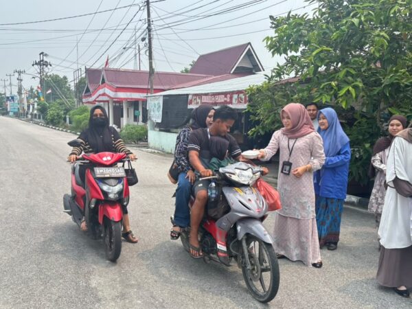 Rutan Siak Bersama Peserta Magang Bagikan Paket Jumat Berkah, Perkuat Kepedulian terhadap Masyarakat