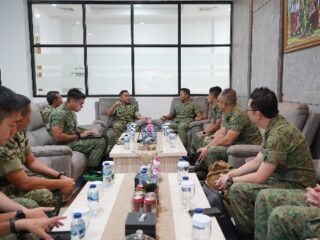 Kodam XIX/Tuanku Tambusai dan 2PDF Singapore Army Tinjau Kesiapsiagaan Karhutla di Kampar