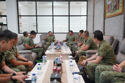 Kodam XIX/Tuanku Tambusai dan 2PDF Singapore Army Tinjau Kesiapsiagaan Karhutla di Kampar