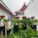 Dukung Ketahanan Pangan, Kakanwil Ditjenpas Riau Turut Serta dalam Panen Sawi di Rutan Siak