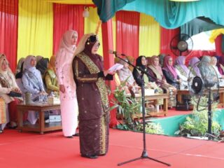 Berbaju Melayu Sultanah Latifah, Bupati Afni Pimpin Upacara HUT Siak, Sampaikan Pesan Kesetiaan dan Keadilan