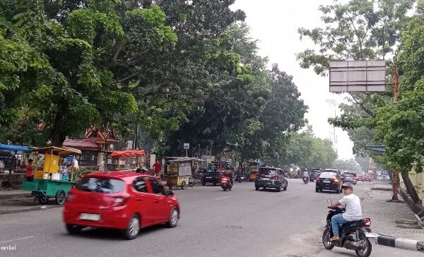 Trotoar Masjid Agung An-Nur dan RSUD Arifin Ahmad Pekanbaru Disorot, Warga Desak Penertiban