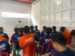 Bekal Warga Binaan Kembali ke Masyarakat, Karutan Siak Berikan Materi Pembuatan Surat Lamaran Kerja
